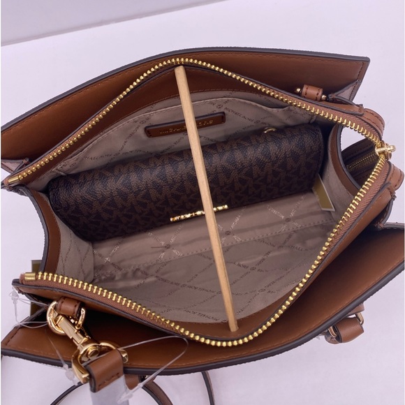 Michael Kors Small Sheila Satchel Crossbody Bag and Wallet Set - Picture 4 of 13